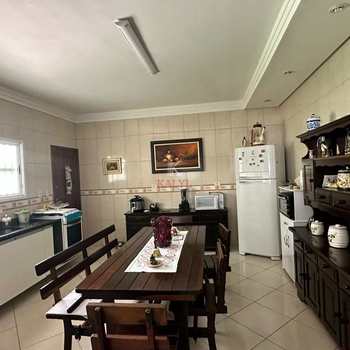 Sobrado em Praia Grande, bairro Guilhermina
