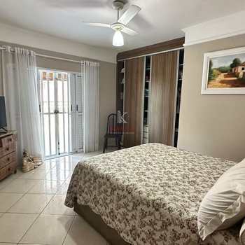 Sobrado em Praia Grande, bairro Guilhermina