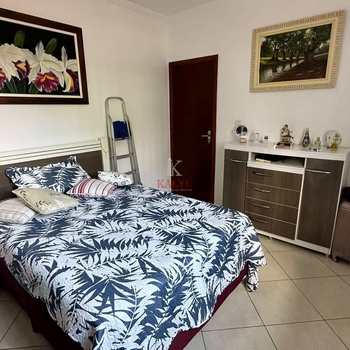 Sobrado em Praia Grande, bairro Guilhermina