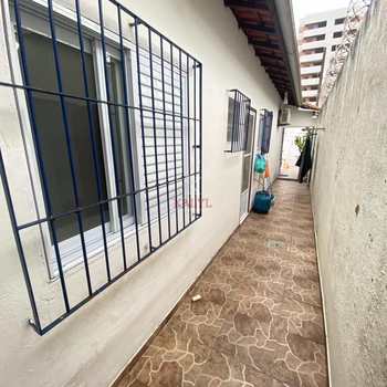 Casa em Praia Grande, bairro Guilhermina