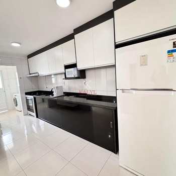 Apartamento em Praia Grande, bairro Guilhermina