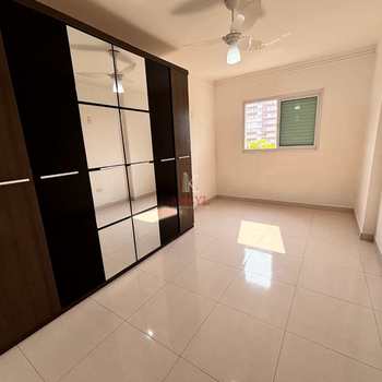 Apartamento em Praia Grande, bairro Guilhermina