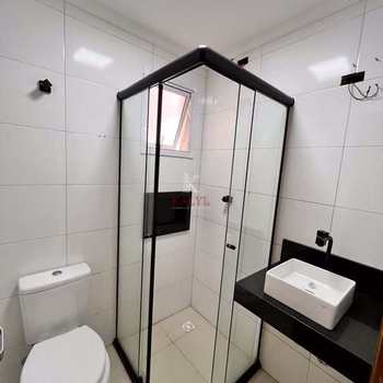 Apartamento em Praia Grande, bairro Guilhermina