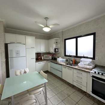 Apartamento em Praia Grande, bairro Guilhermina