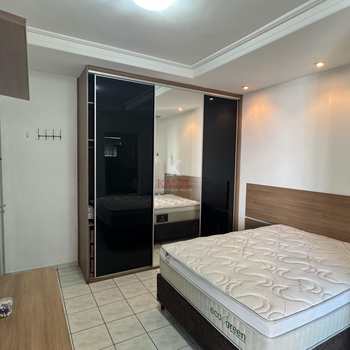 Apartamento em Praia Grande, bairro Guilhermina