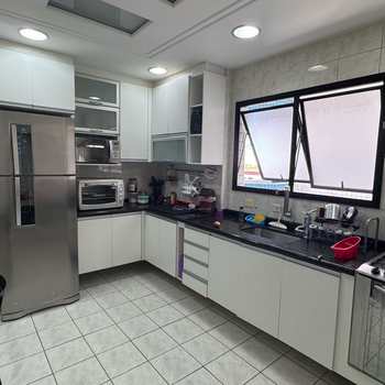 Apartamento em Praia Grande, bairro Guilhermina