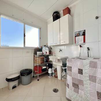 Apartamento em Praia Grande, bairro Guilhermina