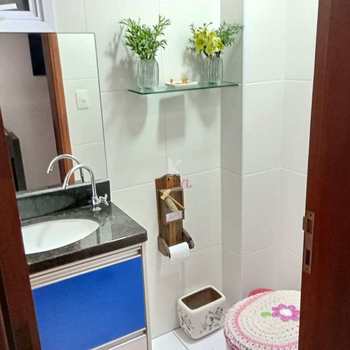 Apartamento em Praia Grande, bairro Guilhermina