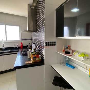 Apartamento em Praia Grande, bairro Guilhermina