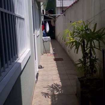 Casa em Praia Grande, bairro Guilhermina