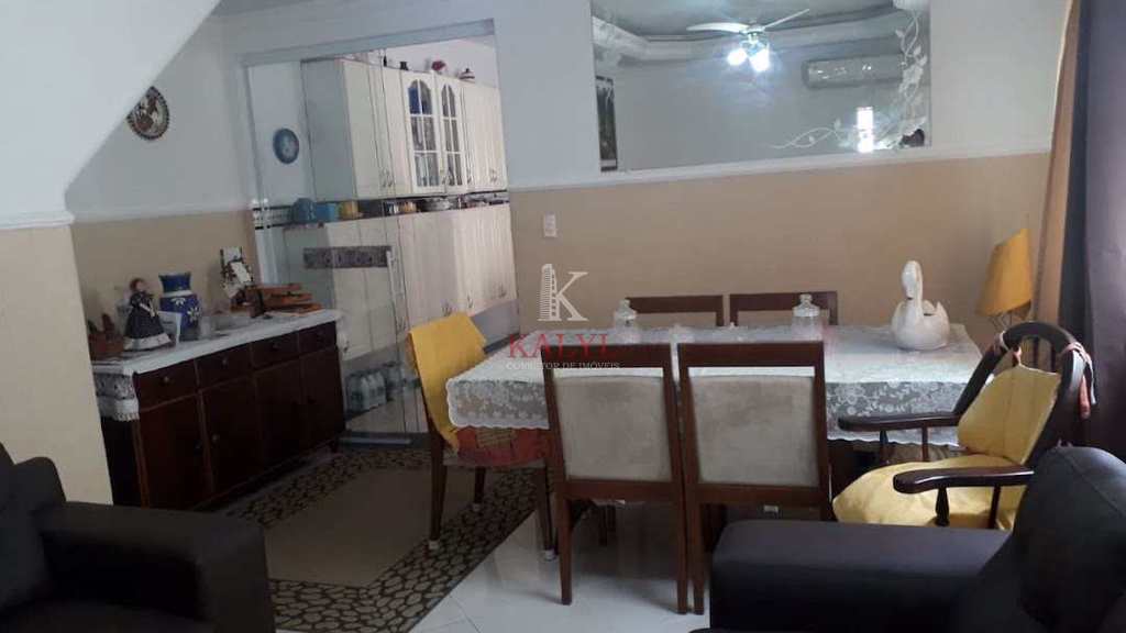 Casa em Praia Grande, no bairro Guilhermina