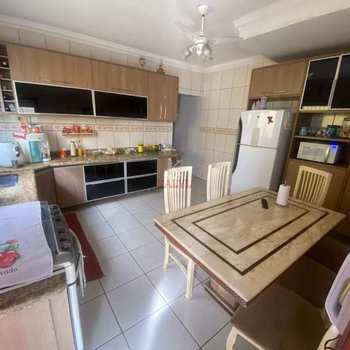 Sobrado em Praia Grande, bairro Ocian