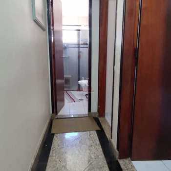 Sobrado em Praia Grande, bairro Nova Mirim