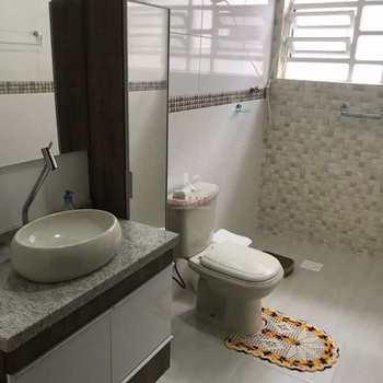 Casa em Praia Grande, bairro Guilhermina
