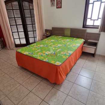 Sobrado em Praia Grande, bairro Ocian