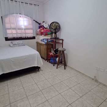 Sobrado em Praia Grande, bairro Ocian