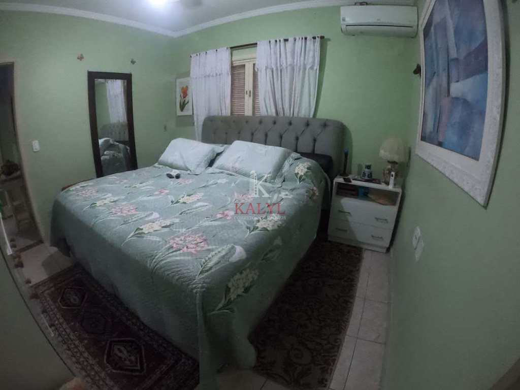 Casa em Praia Grande, no bairro Ocian