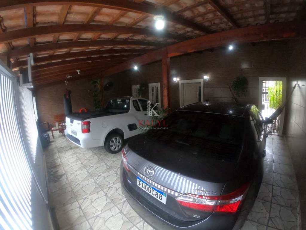 Casa em Praia Grande, no bairro Ocian