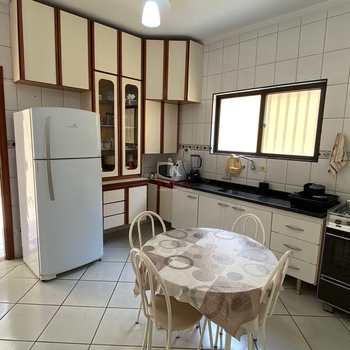 Casa em Praia Grande, bairro Guilhermina