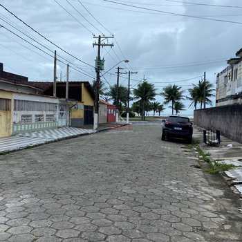Sobrado em Praia Grande, bairro Maracanã