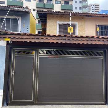 Sobrado em Praia Grande, bairro Maracanã