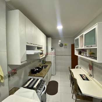 Apartamento em Praia Grande, bairro Guilhermina