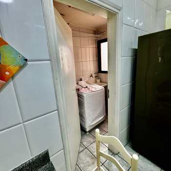 Apartamento em Praia Grande, bairro Guilhermina