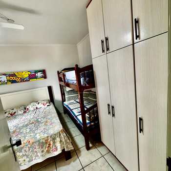 Apartamento em Praia Grande, bairro Guilhermina