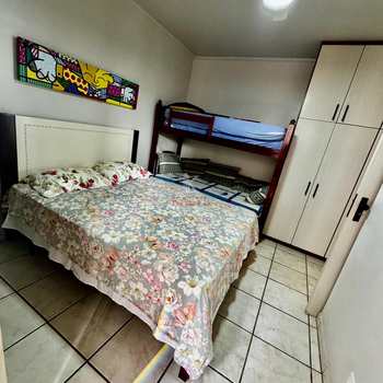 Apartamento em Praia Grande, bairro Guilhermina