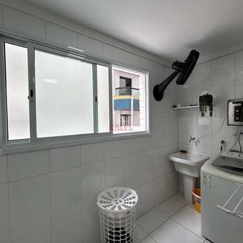 Apartamento em Praia Grande, bairro Guilhermina