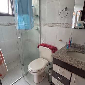 Apartamento em Praia Grande, bairro Guilhermina