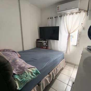 Kitnet em Praia Grande, bairro Guilhermina