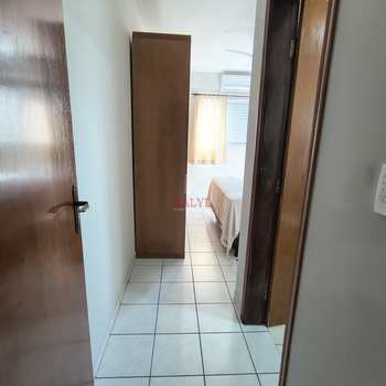 Apartamento em Praia Grande, bairro Vila Guilhermina