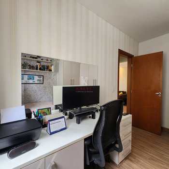 Apartamento em Praia Grande, bairro Guilhermina