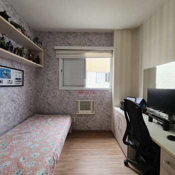 Apartamento em Praia Grande, bairro Guilhermina