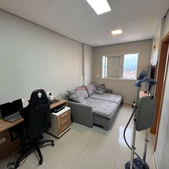 Apartamento em Praia Grande, bairro Boqueirão