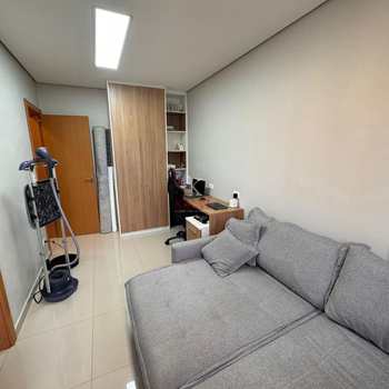 Apartamento em Praia Grande, bairro Boqueirão