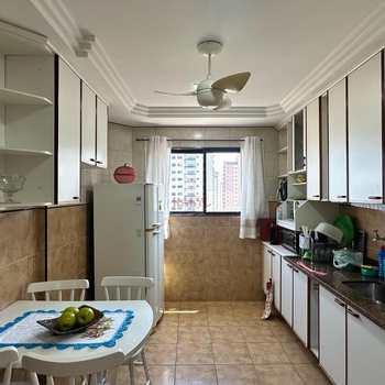 Apartamento em Praia Grande, bairro Guilhermina