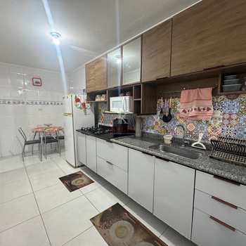 Apartamento em Praia Grande, bairro Guilhermina