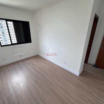 Apartamento em Praia Grande, bairro Guilhermina