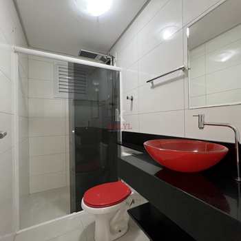 Apartamento em Praia Grande, bairro Guilhermina