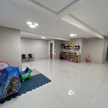 Apartamento em Praia Grande, bairro Guilhermina
