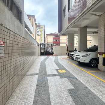 Apartamento em Praia Grande, bairro Guilhermina