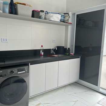 Casa em Praia Grande, bairro Tupi