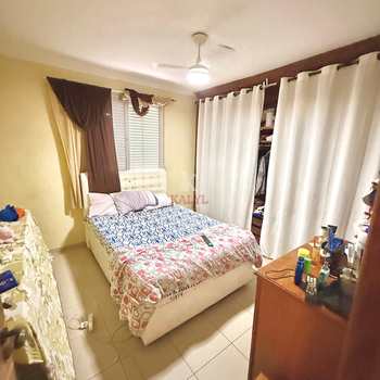 Apartamento em Praia Grande, bairro Guilhermina