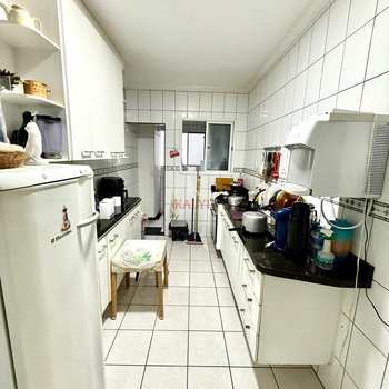 Apartamento em Praia Grande, bairro Guilhermina