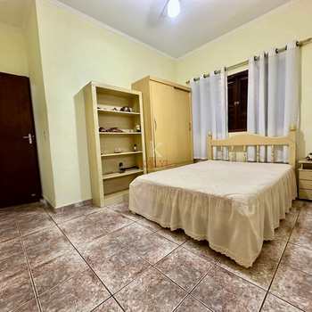 Casa em Praia Grande, bairro Caiçara