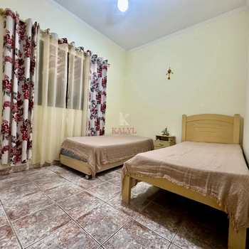 Casa em Praia Grande, bairro Caiçara