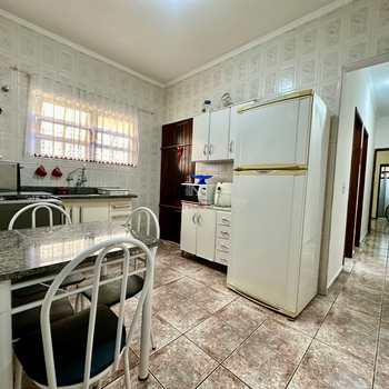 Casa em Praia Grande, bairro Caiçara