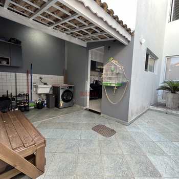 Sobrado em Praia Grande, bairro Canto do Forte